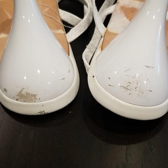 Bebe, womans size 7.5m white heel - Picture 7 of 16